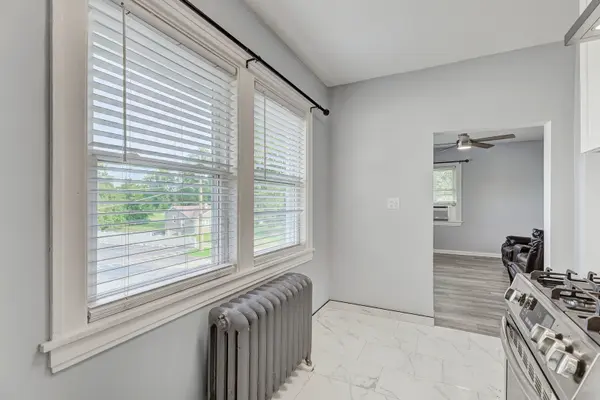 6 S Monterey AVE #A, Villa Park, IL 60181