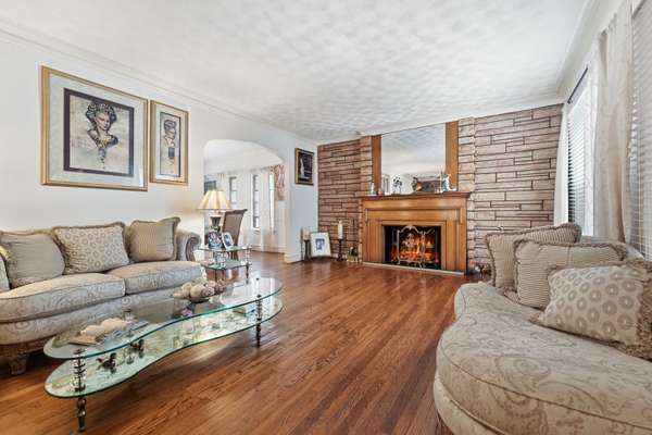 7021 S Cregier AVE, Chicago, IL 60649