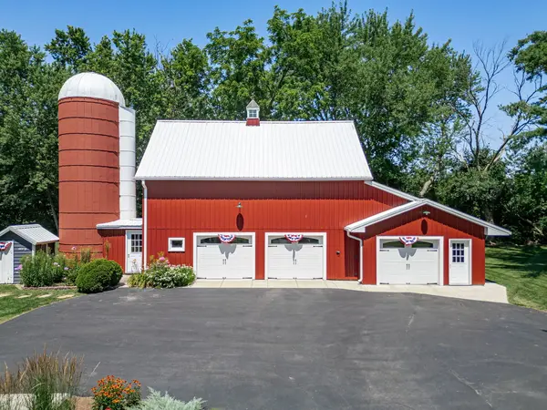 688 W South ST, Woodstock, IL 60098