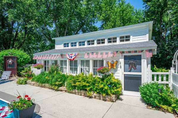 688 W South ST, Woodstock, IL 60098