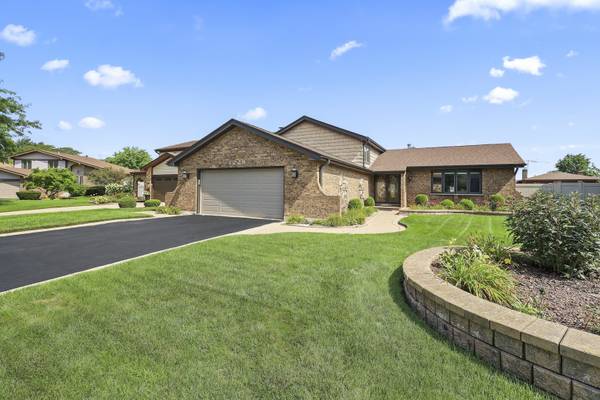 1229 Anvil CT, Addison, IL 60101