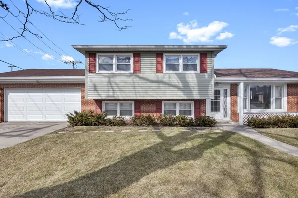 9230 N Callero DR, Niles, IL 60714