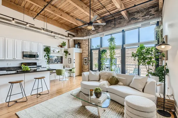 1670 N Claremont AVE #302, Chicago, IL 60647