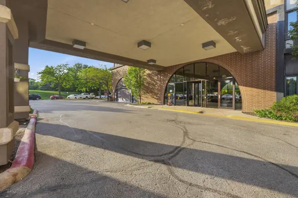 1 Renaissance PL #816, Palatine, IL 60067