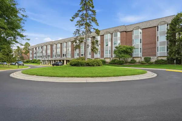 2500 Windsor Mall #2D, Park Ridge, IL 60068