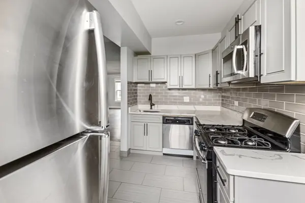 1112 W Glenlake AVE #3, Chicago, IL 60660