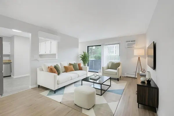 3 Timber LN #3, Vernon Hills, IL 60061