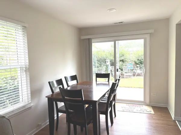 140 W Golf RD #A, Libertyville, IL 60048