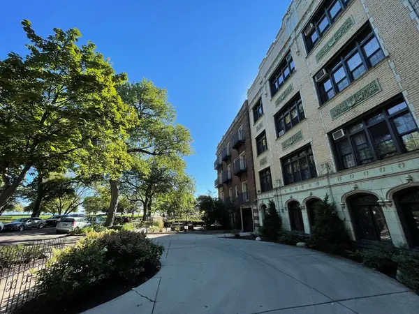 1127 W Farwell AVE #106, Chicago, IL 60626