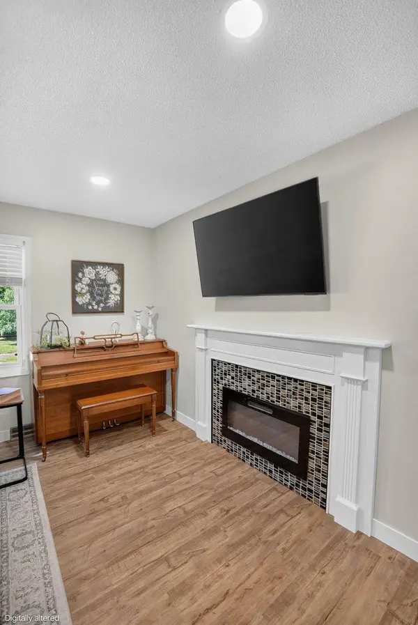 1416 Laurel CIR, Cedar Falls, IA 50613