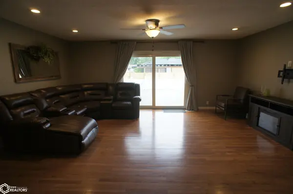 1217 Nancy LN, Webster City, IA 50595