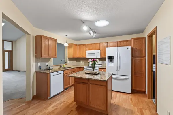 9076 212th ST W, Lakeville, MN 55044