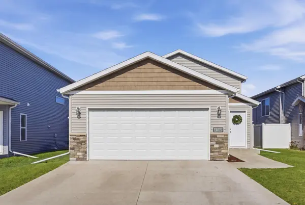 2742 Divide ST W, West Fargo, ND 58078