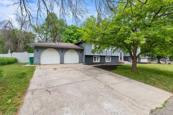 121 Chaparral DR, Apple Valley, MN 55124
