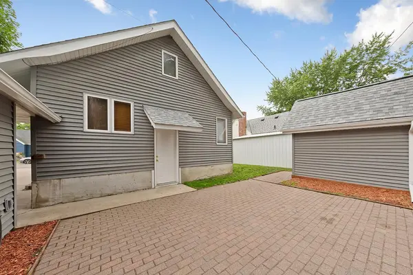 24 12th ST NW, Faribault, MN 55021