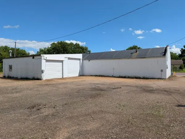 301 2nd ST NW, Wells, MN 56097