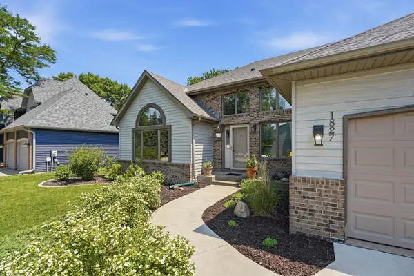 1827 Hydram AVE N, Oakdale, MN 55128