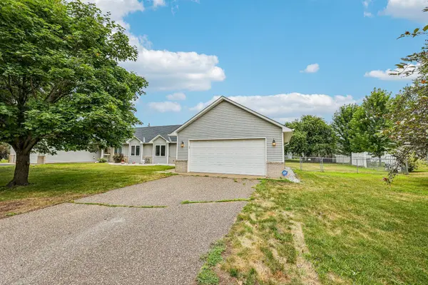 720 Oakwood ST NW, Isanti, MN 55040
