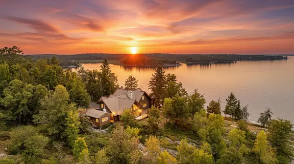 10001 Tomahawk TRL, Kabetogama, MN 56669