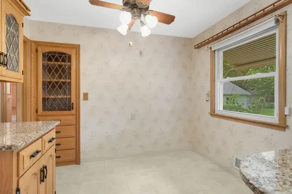 1847 Fernwood ST, Roseville, MN 55113