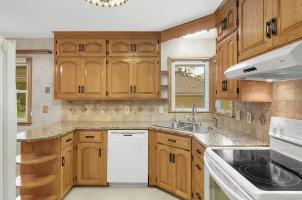 1847 Fernwood ST, Roseville, MN 55113