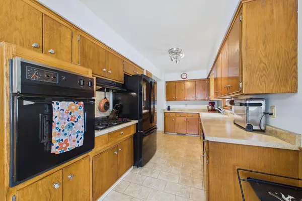 1731 Galtier ST, Roseville, MN 55113