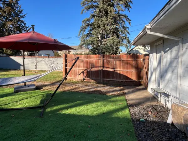 4050 Regent AVE N, Robbinsdale, MN 55422