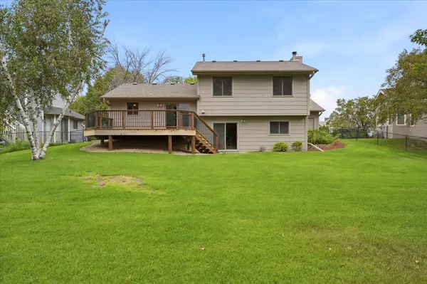 9225 Queens GDNS, Brooklyn Park, MN 55443
