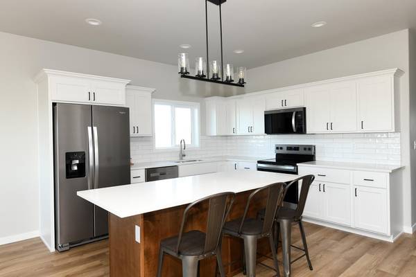 2607 36th AVE S, Moorhead, MN 56560