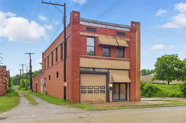 111 E Broadway AVE, Yale, OK 74085