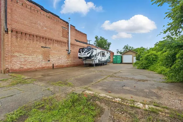 111 E Broadway AVE, Yale, OK 74085