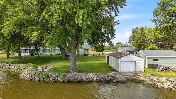 N9363 LAKESHORE DR, Van Dyne, WI 54979