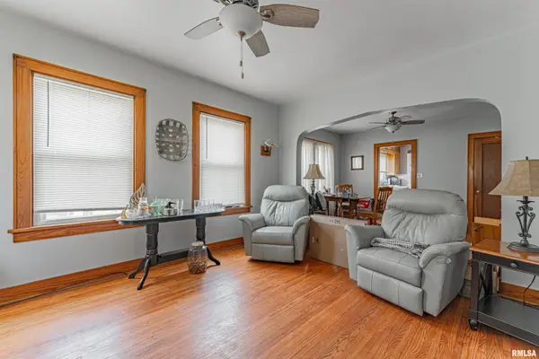 114 W 4TH ST, Delavan, IL 61734