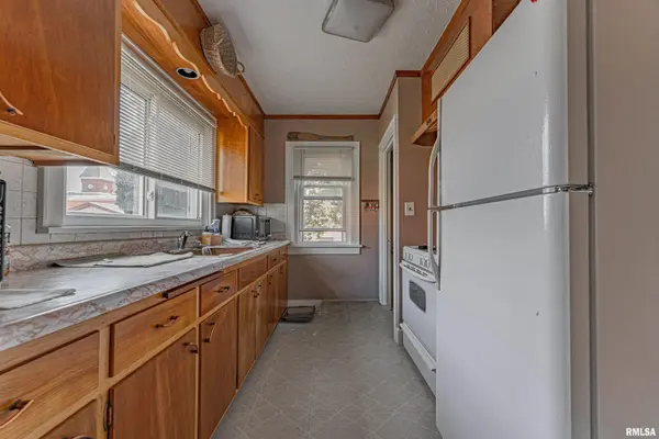 114 W 4TH ST, Delavan, IL 61734