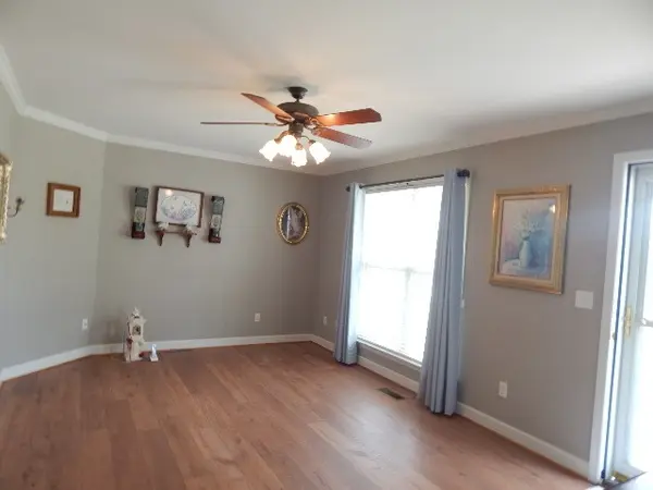 385 Creek Ln, Mcminnville, TN 37110