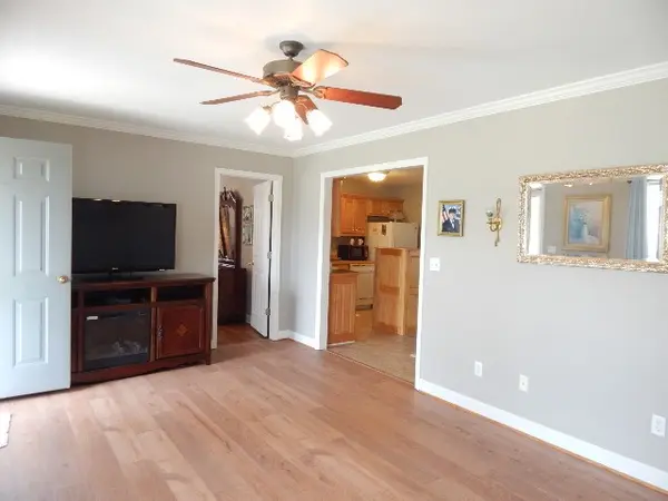 385 Creek Ln, Mcminnville, TN 37110
