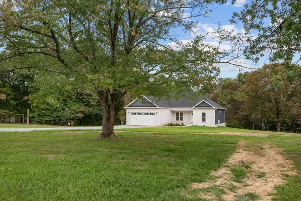 470 Powers Blvd, Waverly, TN 37185