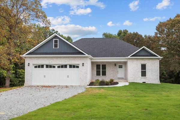 470 Powers Blvd, Waverly, TN 37185