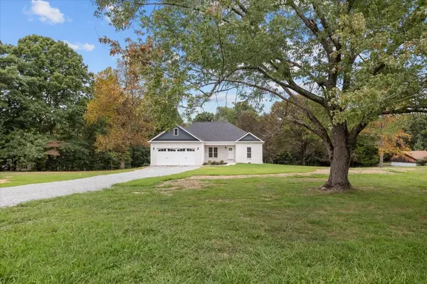 470 Powers Blvd, Waverly, TN 37185