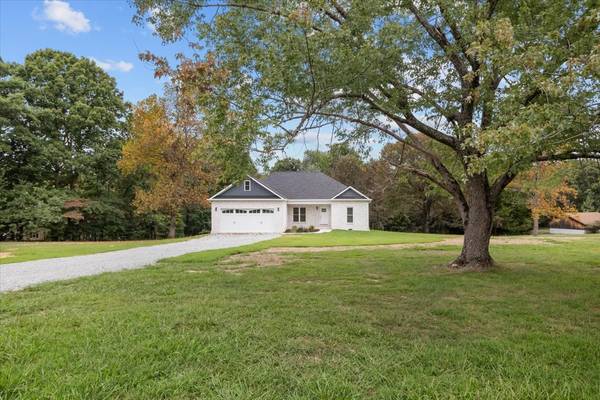 470 Powers Blvd, Waverly, TN 37185