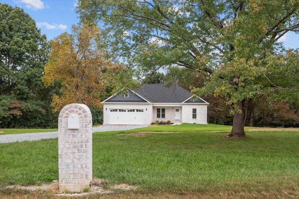 470 Powers Blvd, Waverly, TN 37185