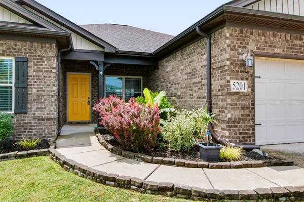 5201 Sierra Ct, Chapel Hill, TN 37034