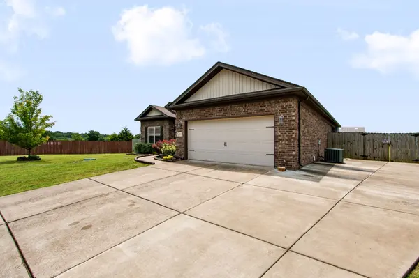 5201 Sierra Ct, Chapel Hill, TN 37034