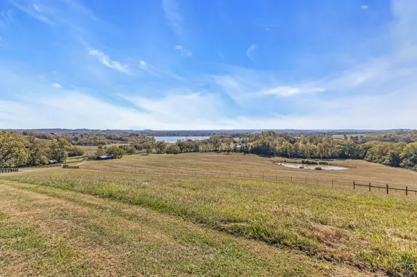 2202 Darks Mill Rd, Columbia, TN 38401