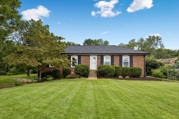 569 McMurray Dr, Nashville, TN 37211