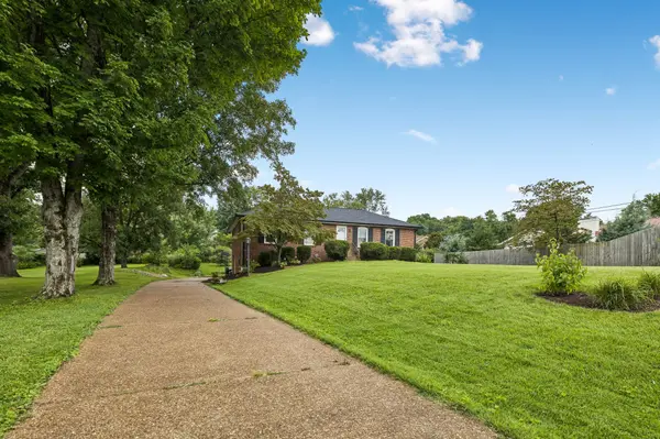 569 McMurray Dr, Nashville, TN 37211