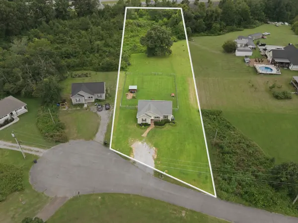 17036 Pond Cir, Bon Aqua, TN 37025