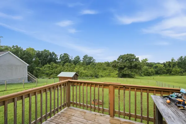 17036 Pond Cir, Bon Aqua, TN 37025