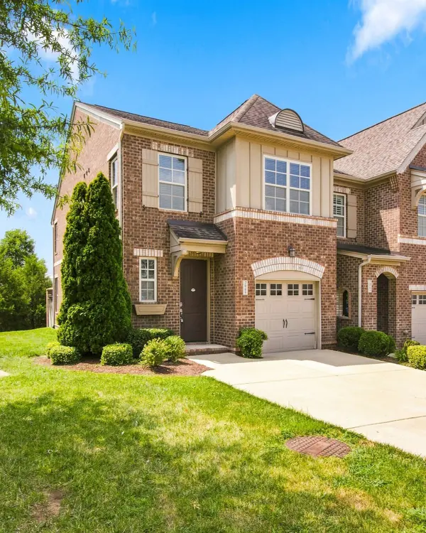 2065 Newark Ln, Thompsons Station, TN 37179