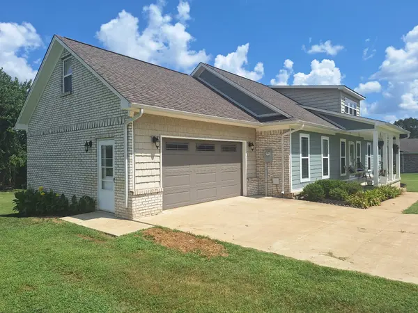 254 W Laurel Dr, Lawrenceburg, TN 38464